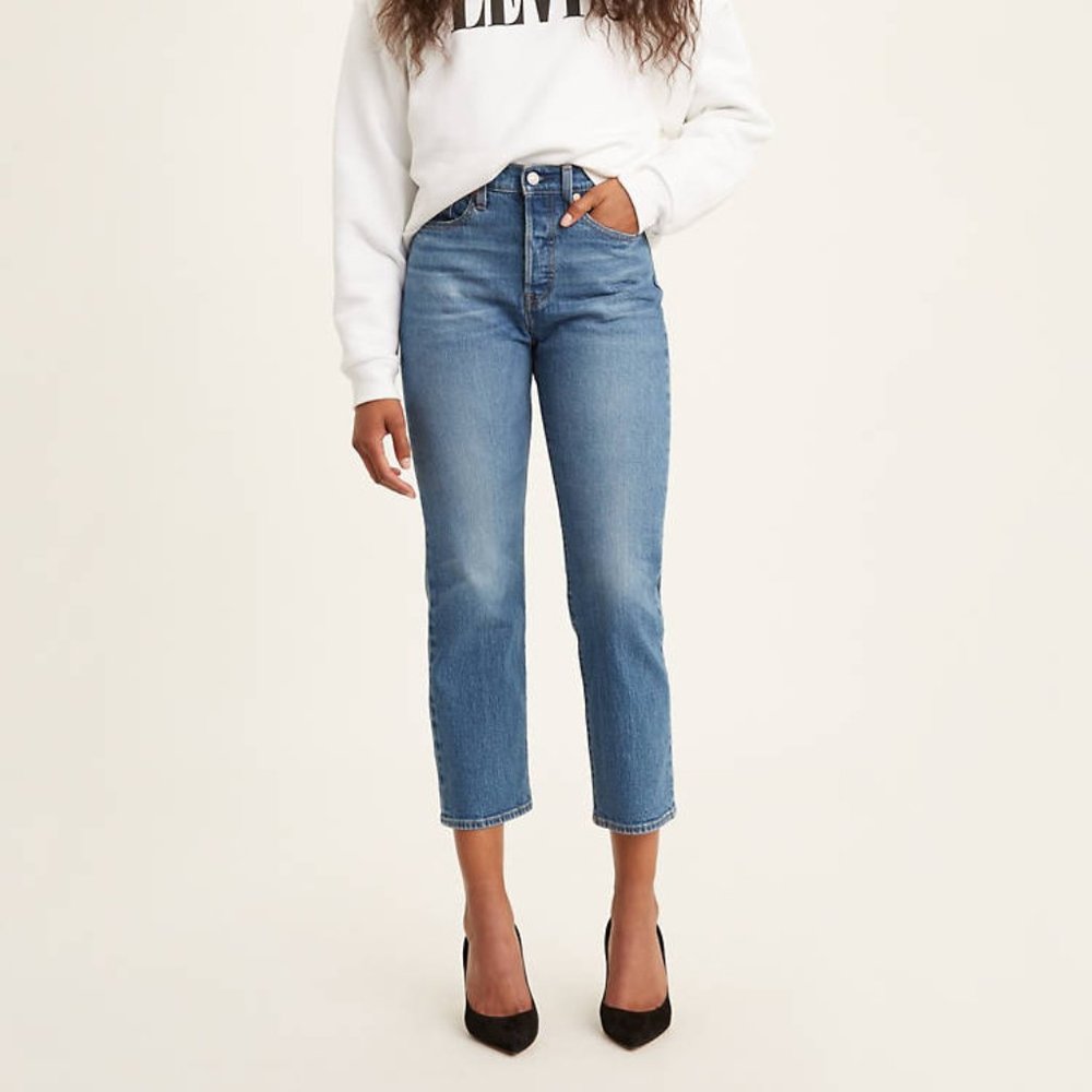 Levi’s Wedgie Straight Jeans- Medium Wash Size 29